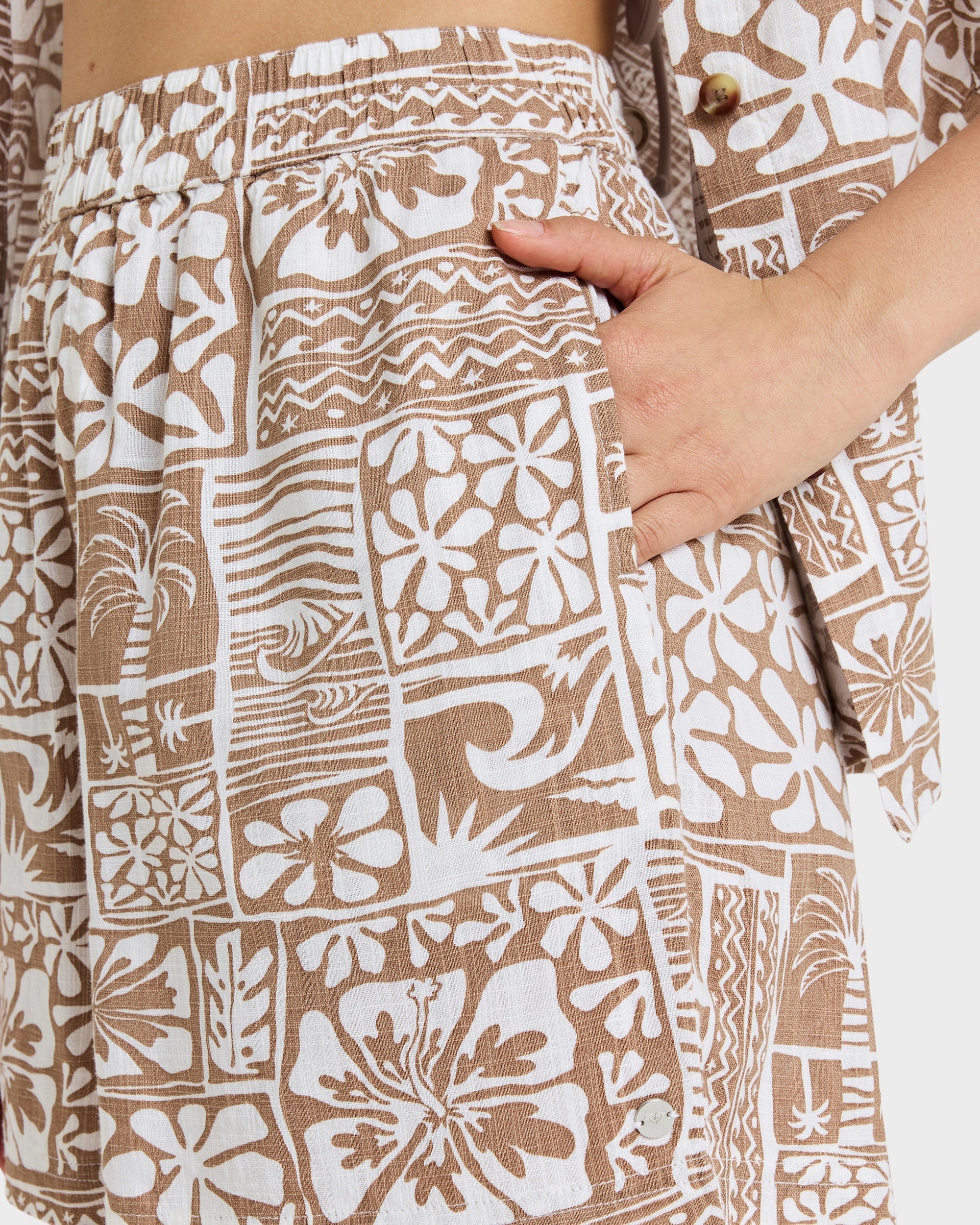 Womens Sol Vibes Elastic Waist Shorts