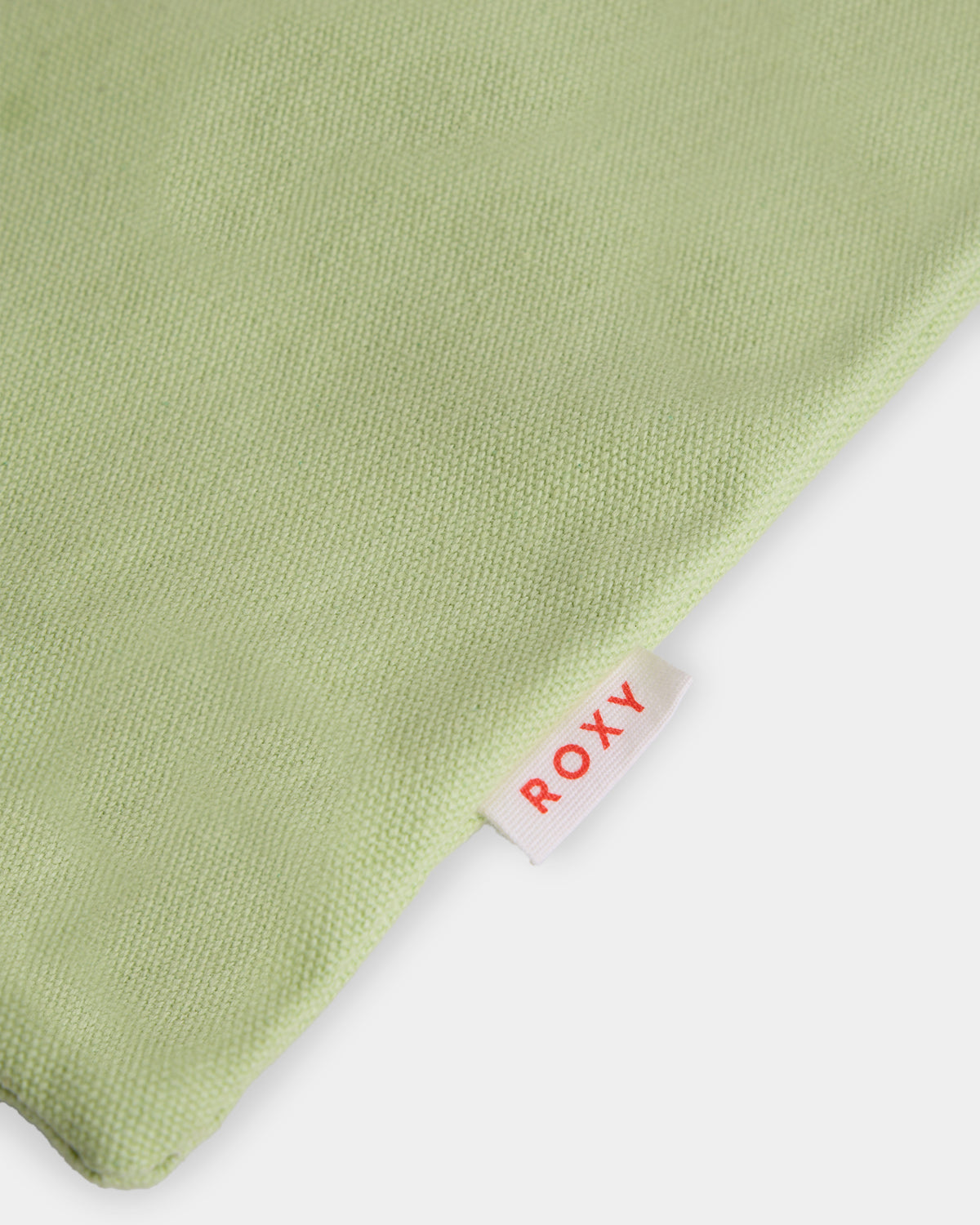 urjbp03137_roxy_lim_dtl3